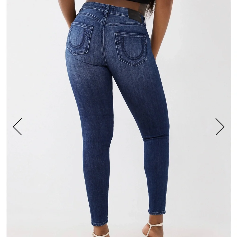 JENNIE MID RISE CURVY SKINNY JEAN - Picture 11 of 12